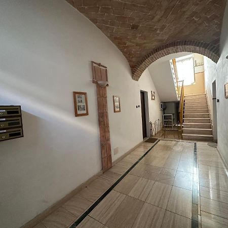 Casa Susanna - Delizioso Piano Terra, Centralissimo, Superservito, Tranquillo, Appena Fuori Ztl Parcheggio Libero Terni Esterno foto